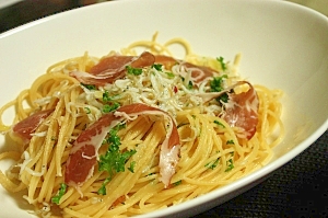 生ハムとシラスのペペロンチーノ レシピ 作り方 By Tibitomosan 楽天レシピ 生ハムとシラスのペペロンチーノ レシピ 作り方 By Tibitomosan 楽天レシピ