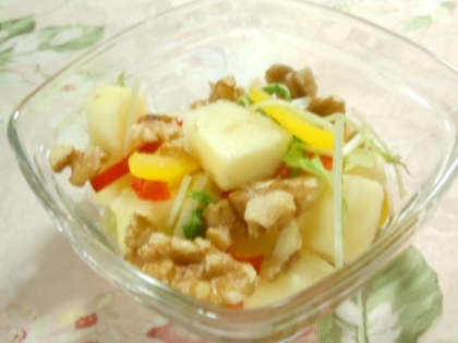 豪華に見える♡水菜と林檎とクルミとパプリカのサラダ