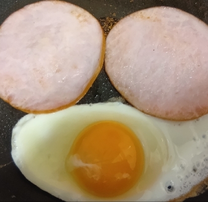 欲張り～上乗せハムの目玉焼き