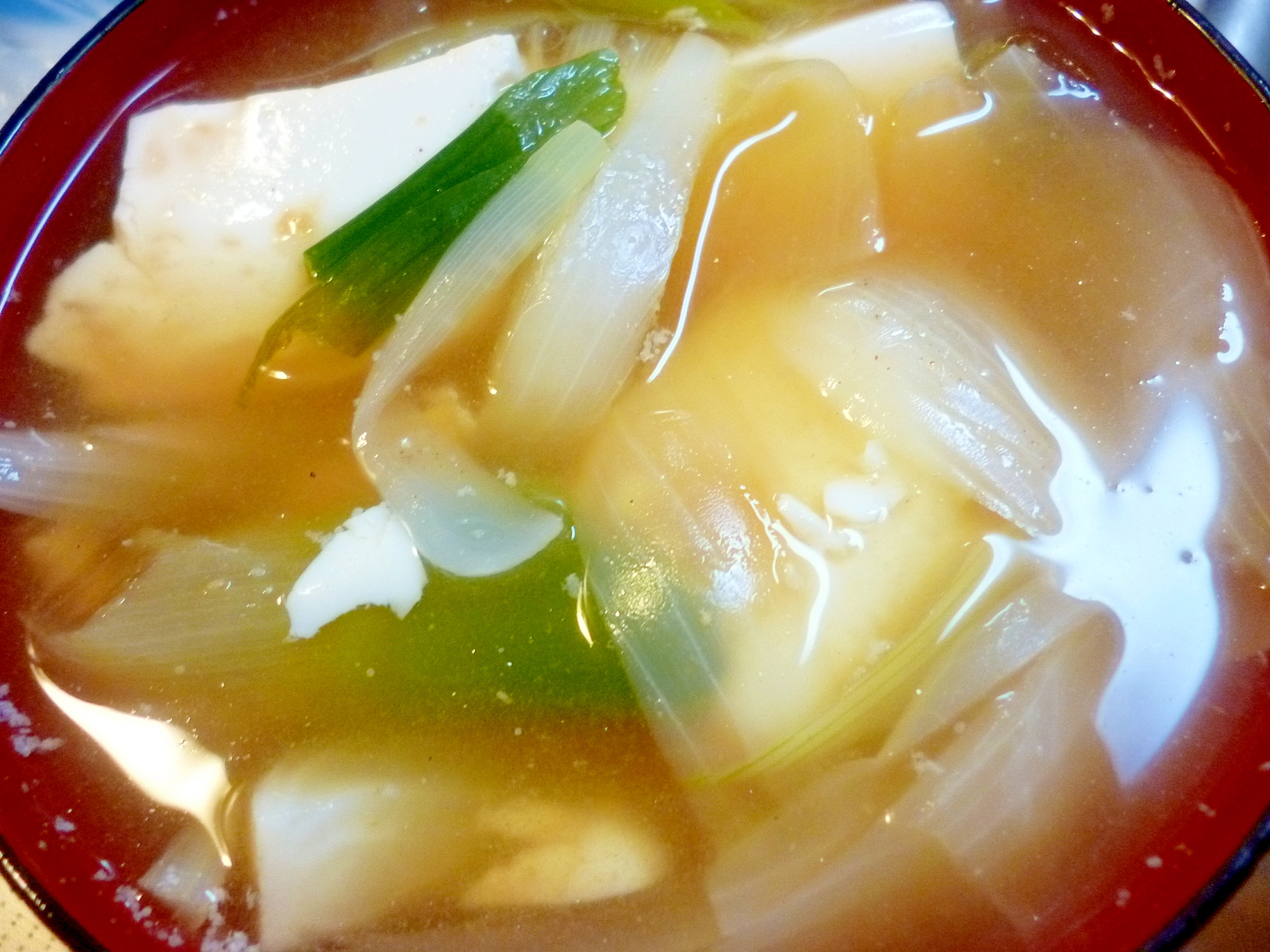 葉玉葱と豆腐の味噌汁