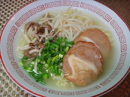 こんにちは♪家にあったチャーシュー乗せました♪塩ラーメン、美味しかったです♪レシピありがとうございました♪ごちそうさまでした(˶ᵔ ᵕ ᵔ˶)