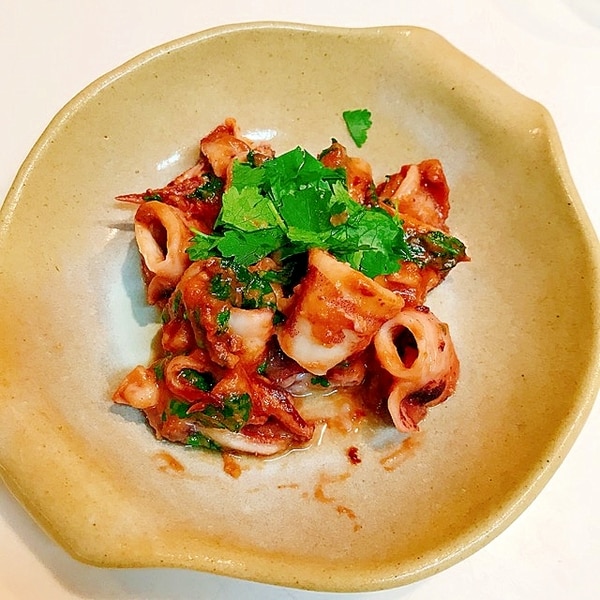 子イカとパクチーの味噌炒め 味濃い目 レシピ 作り方 By だだちゃまめごはん 楽天レシピ 子イカとパクチーの味噌炒め 味濃い目 レシピ 作り方 By だだちゃまめごはん 楽天レシピ