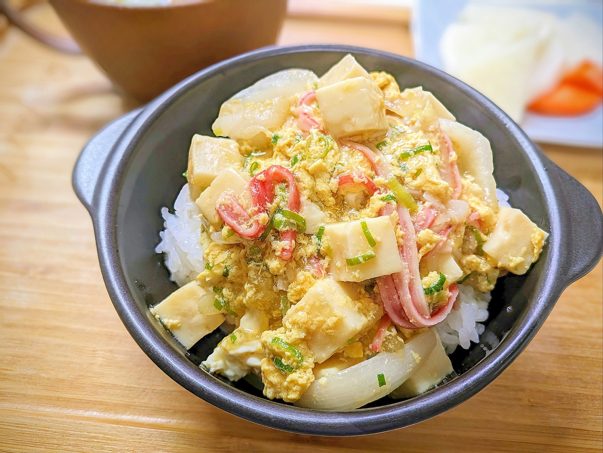 白だしで簡単♪豆腐の卵とじ丼