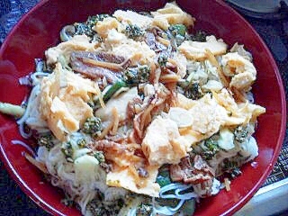 卵バジルと豚生姜煮の混ぜ混ぜ素麺