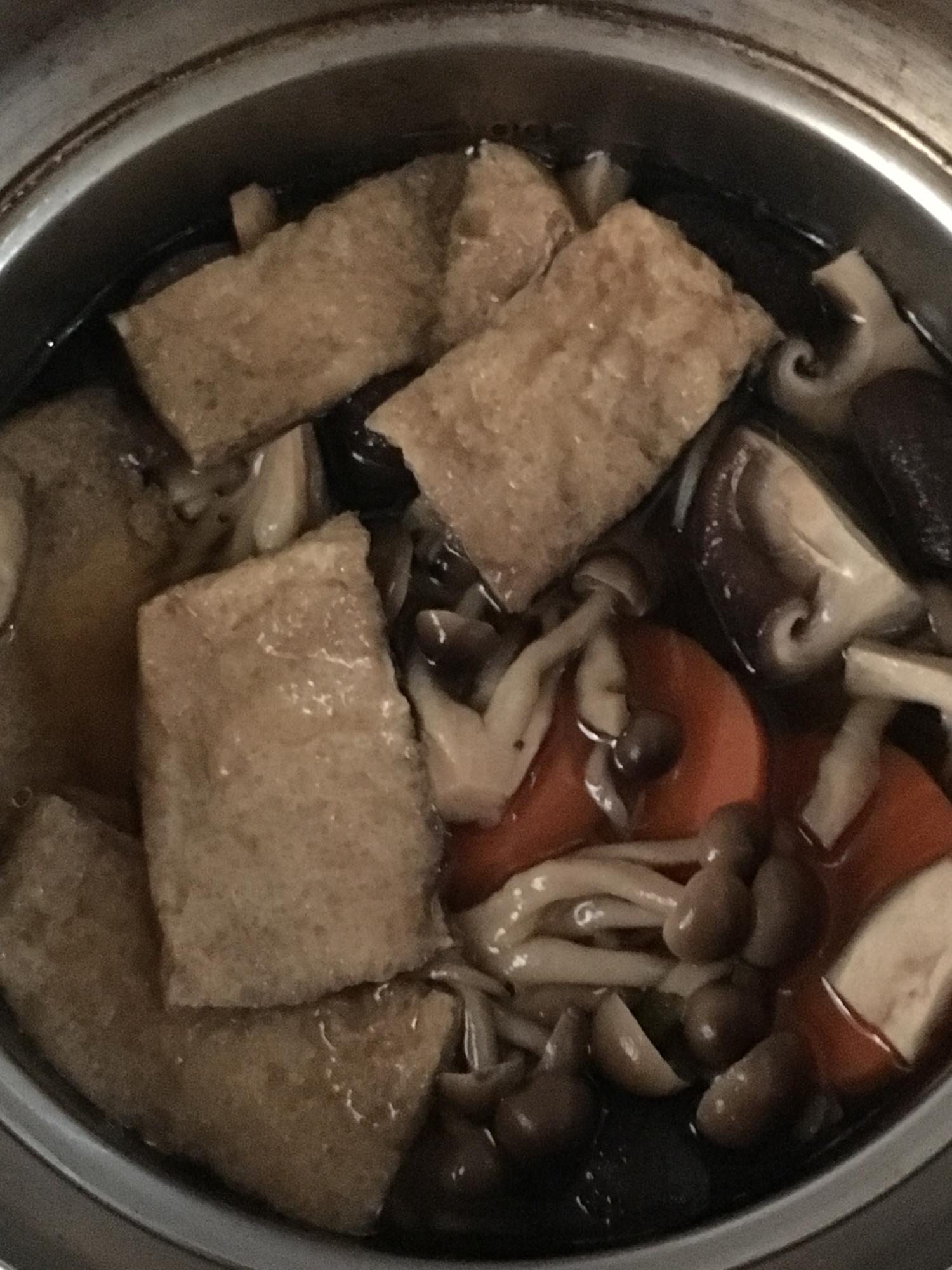 椎茸、油揚げ、こんにゃく、舞茸、にんじんの醤油煮