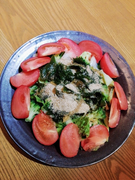 わかめ入り野菜サラダ