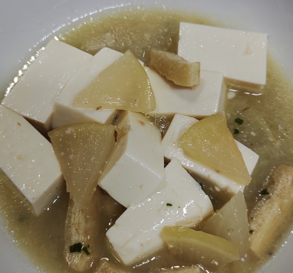 大根、油揚げ、わかめ、とうふ、のお味噌汁