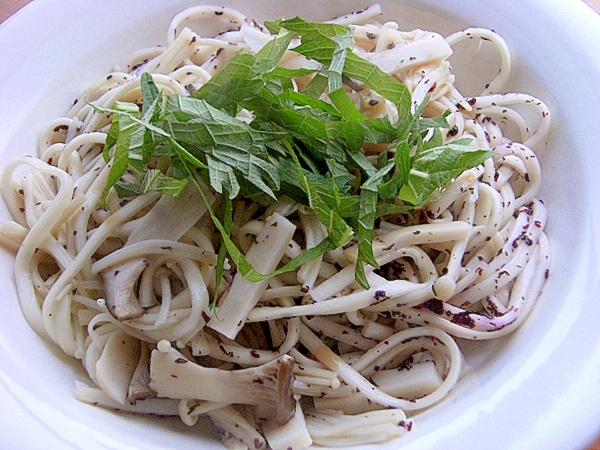 混ぜるだけ❤ゆかりポン酢うどん♪(きのこ2種)