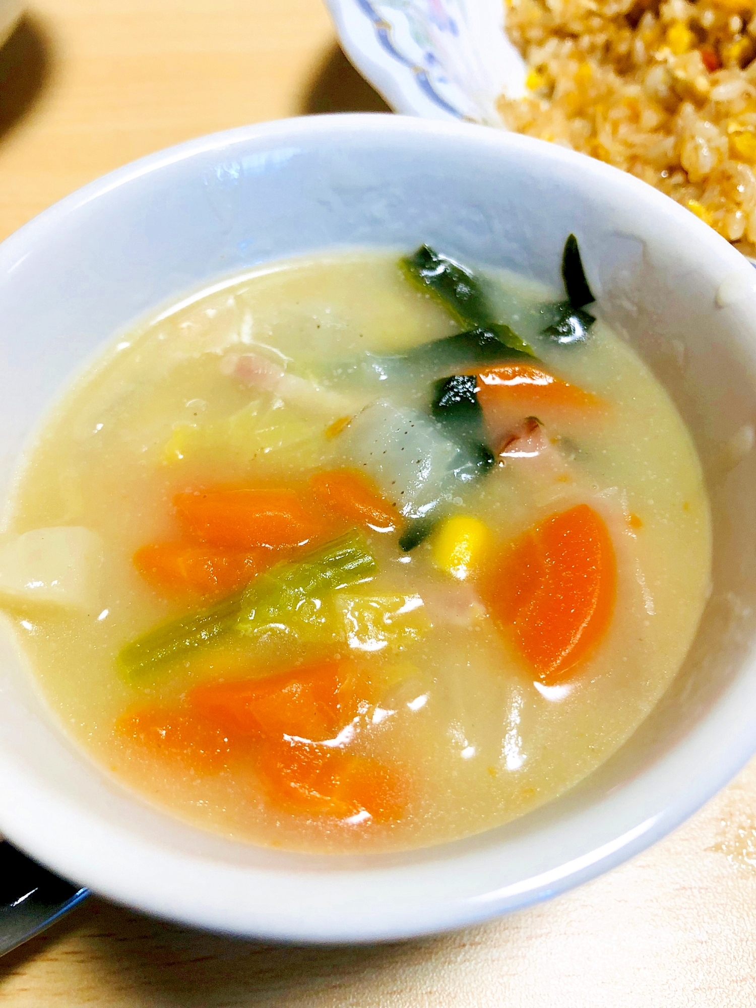 ベーコンと彩り野菜のスープ