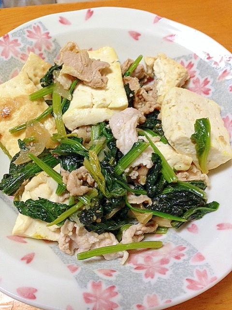 カレー風味が食欲そそる◎豆腐と豚のカレー炒め