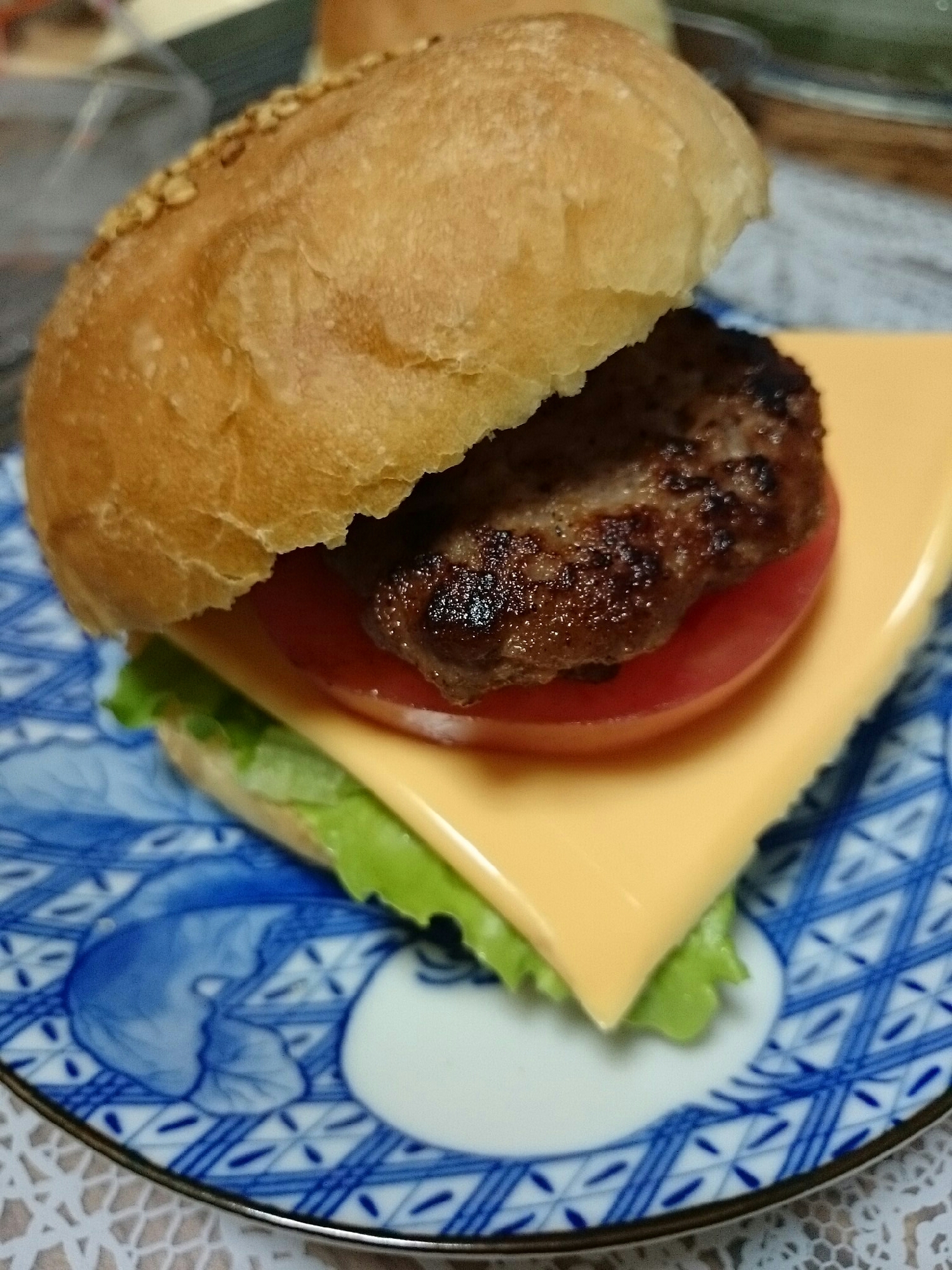 手作りバンズのハンバーガー