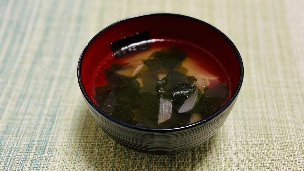 たまねぎとわかめの中華スープ