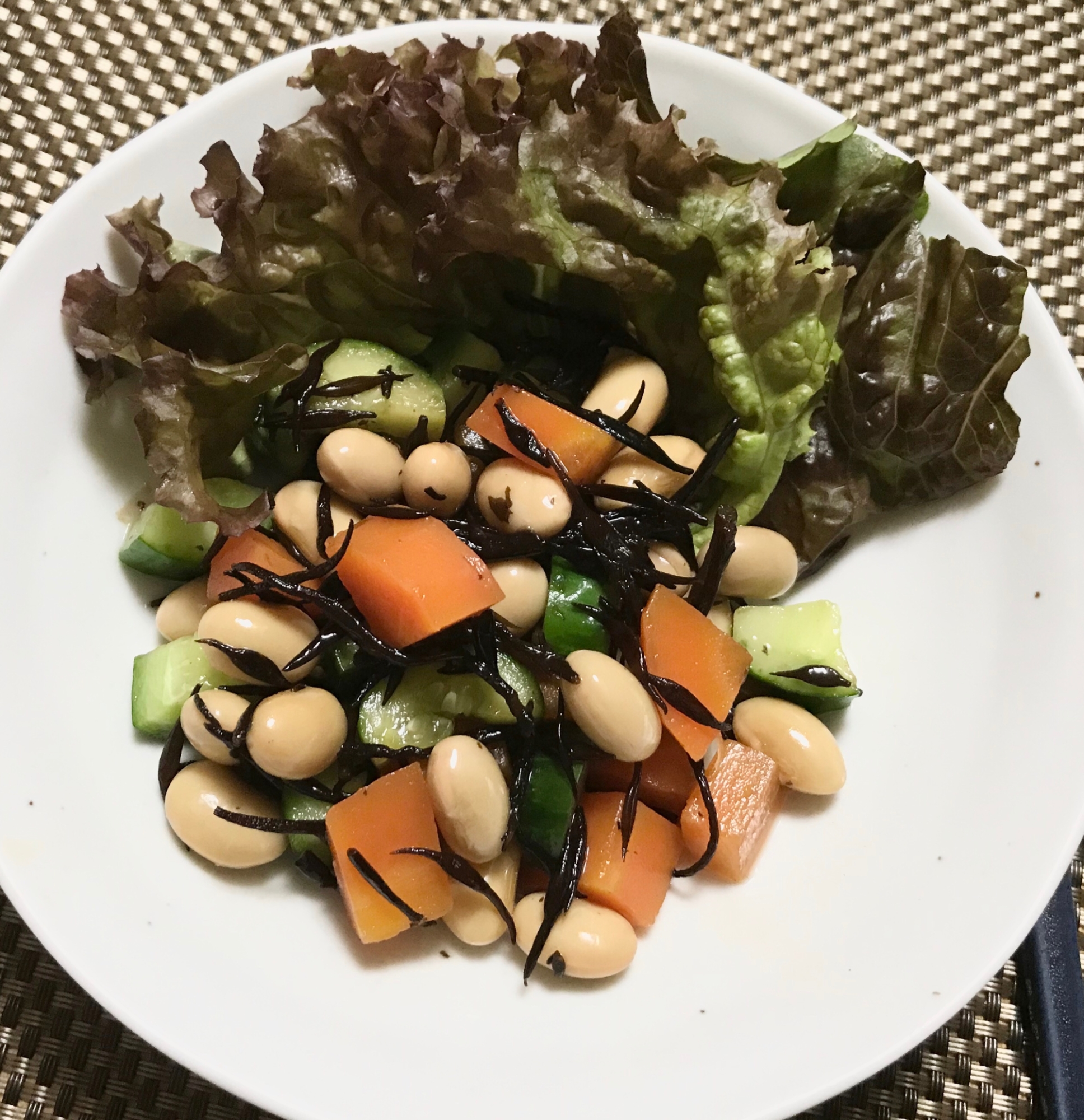 大豆と野菜のサラダ