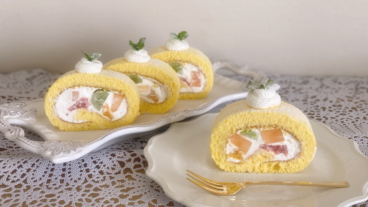 フルーツたっぷりロールケーキ レシピ 作り方 By チコさんの台所 楽天レシピ フルーツたっぷりロールケーキ レシピ 作り方 By チコさんの台所 楽天レシピ