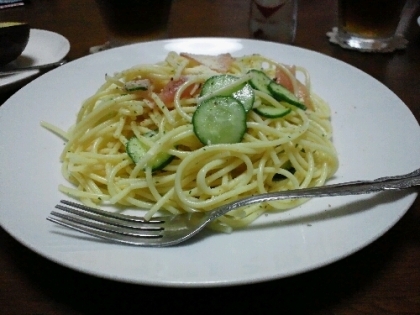 トマトを使わない冷製パスタないかな～と探していたらこちらのレシピに辿り着きました♪生ハムとキュウリ、素敵な組み合わせですね(^o^)美味しかったです！