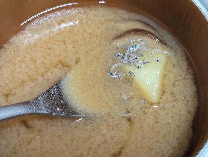 じゃがいも、ちりめん、椎茸の味噌汁