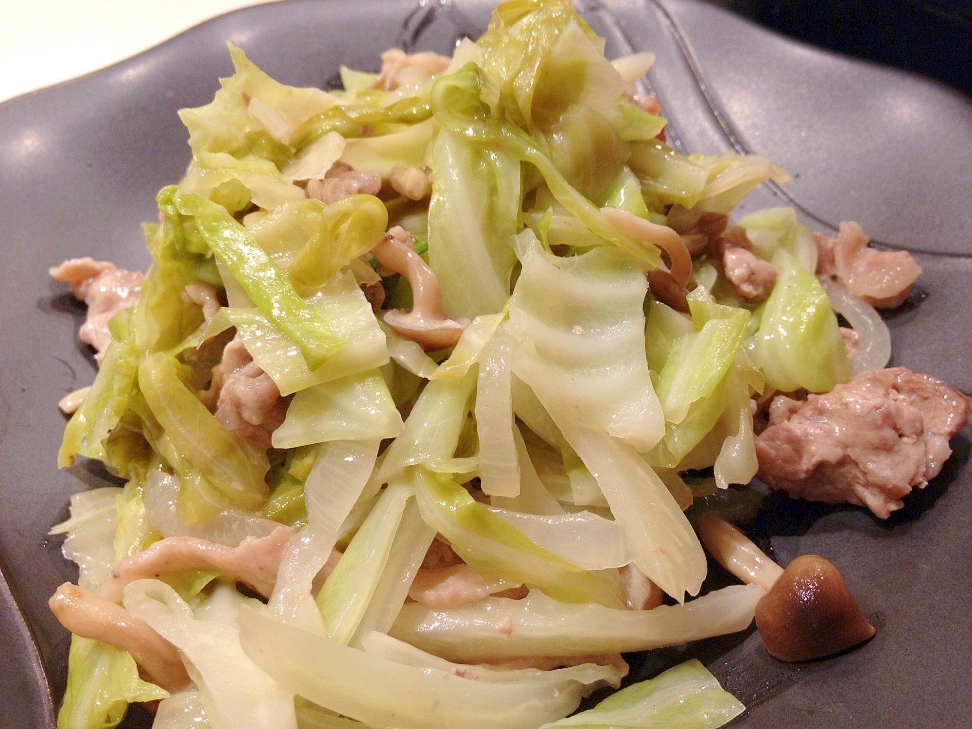 フライパンで キャベツと豚肉のワイン蒸し