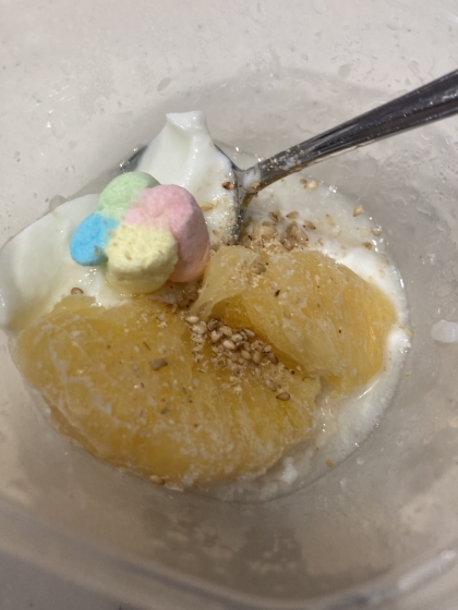 甘夏とマシュマロとごまのヨーグルト