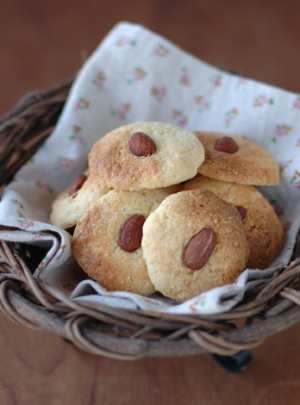 2. 杏仁酥シンレンスー