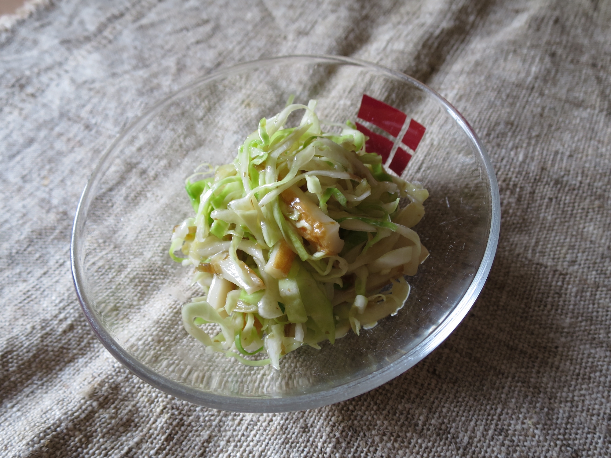 切って和えるだけ！簡単！ちくわとキャベツの和え物