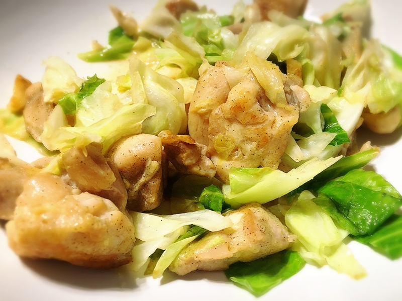 鶏もも肉とキャベツの塩炒め