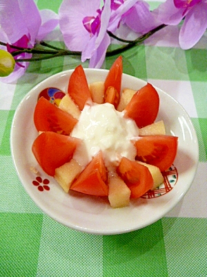 フルーツトマトとリンゴの「お花サラダ」