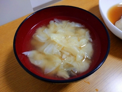 サバの味噌煮缶とキャベツの味噌汁