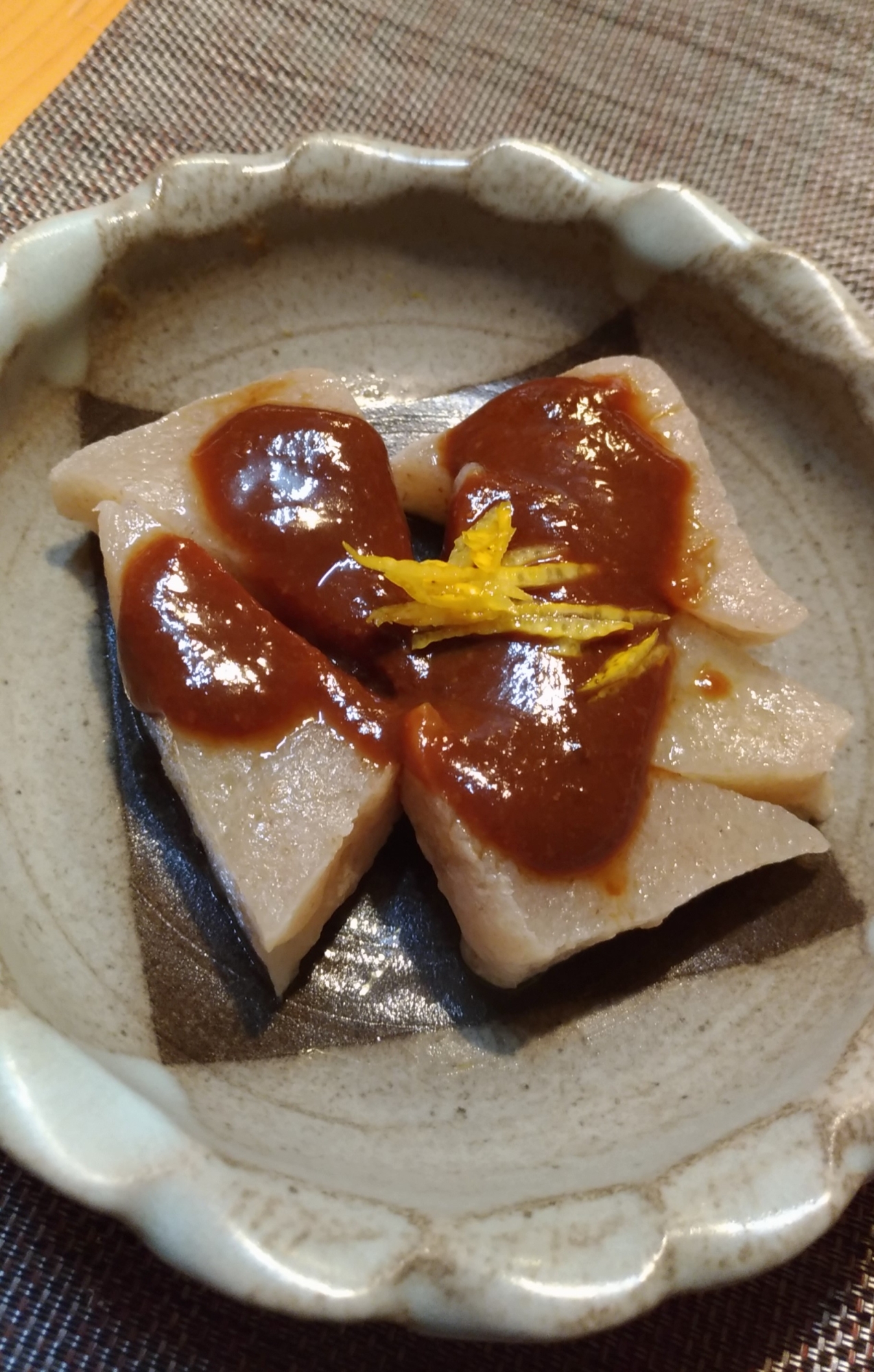 簡単 すぐできる味噌田楽のタレでこんにゃく田楽 レシピ 作り方 By またたび 楽天レシピ