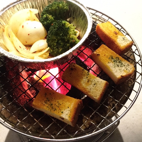 キャンプ飯 パン 七輪で炭火ガーリックトースト レシピ 作り方 By りっかのごはん 楽天レシピ キャンプ飯 パン 七輪で炭火ガーリックトースト レシピ 作り方 By りっかのごはん 楽天レシピ