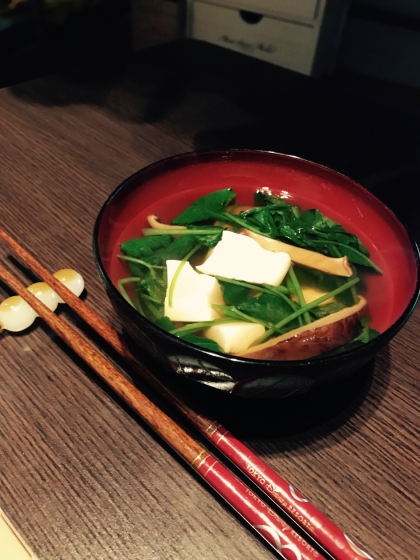 親子丼で余った三つ葉と、ずっと放置していた干し椎茸があったので作ってみました。
椎茸のダシがきいていて、想像以上においしくてびっくり！絶対リピします！