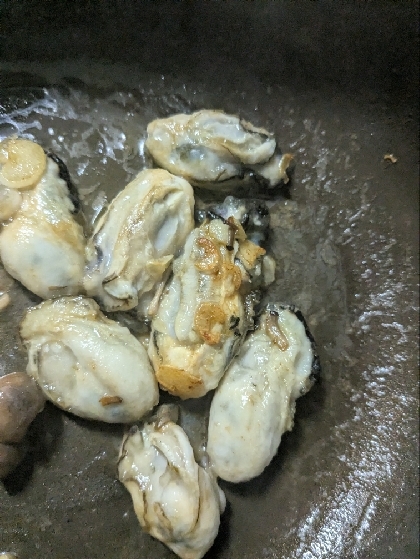 牡蠣を初めて自分で料理しました！勇気がいりました、初挑戦！！！バター醤油がしみて美味しかったです！レシピありがとうございます！