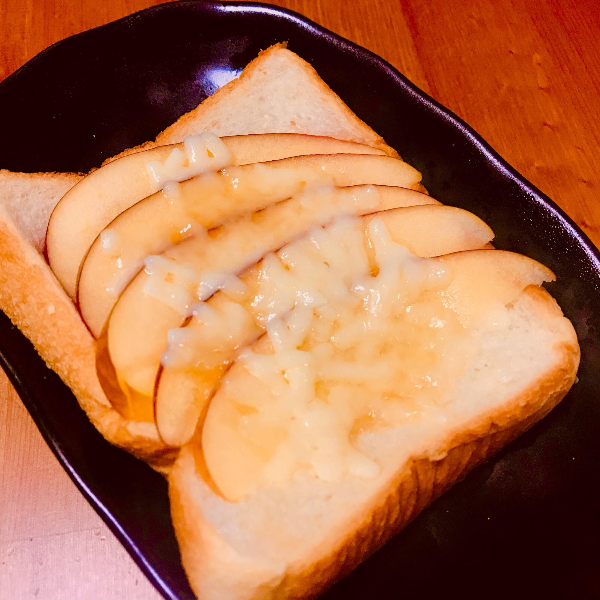 リンゴと蜂蜜のトースト