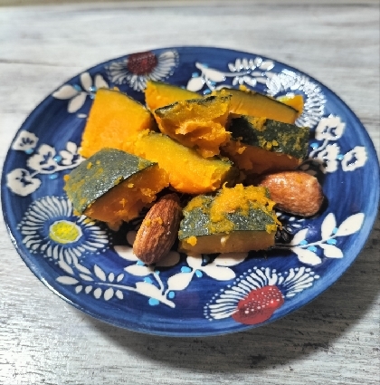 かぼちゃとナッツの醤油和え