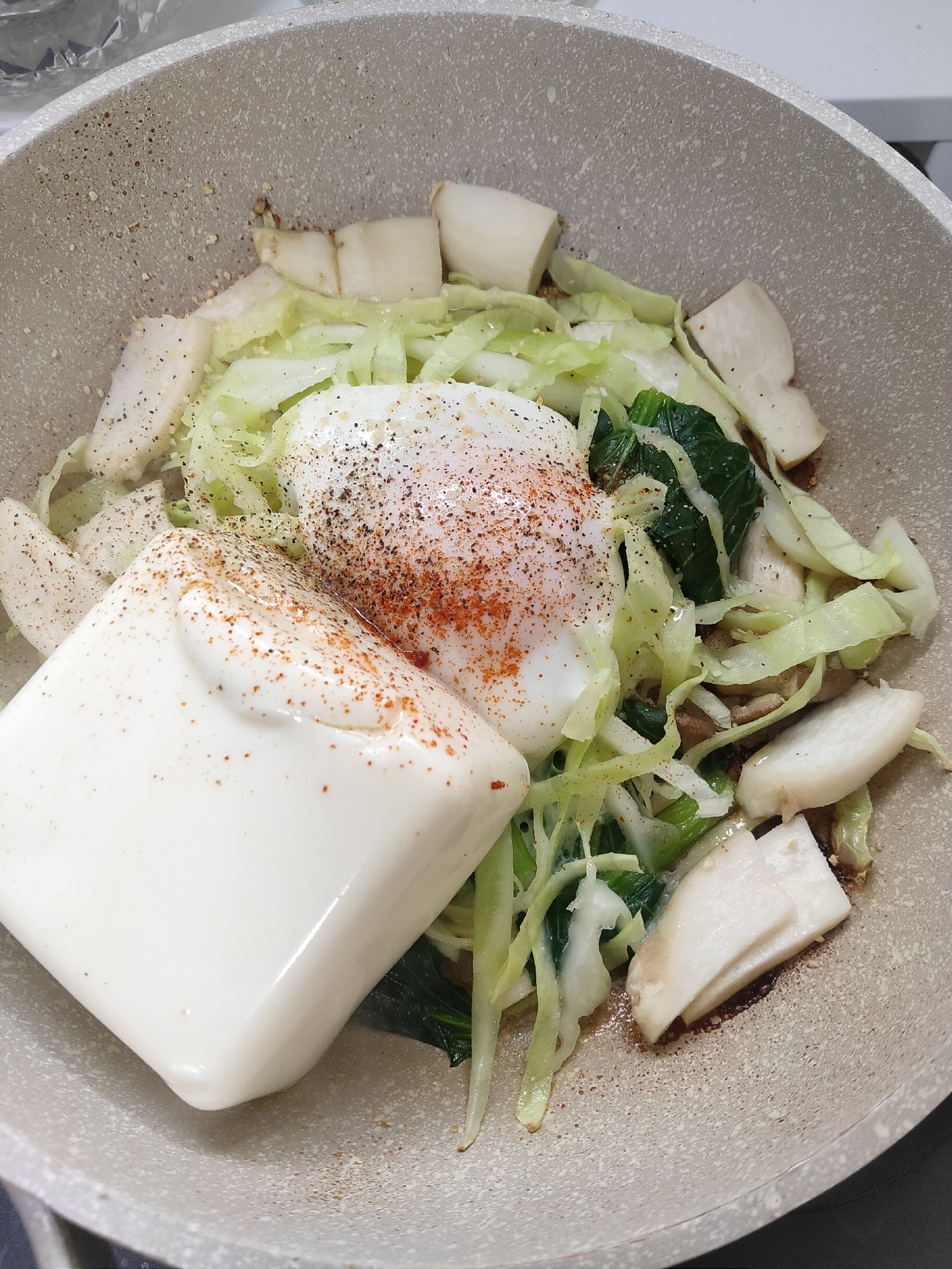 豆腐と卵の野菜きのこ蒸し焼き