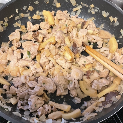 豚肉、たけのこ、しいたけの炒め物