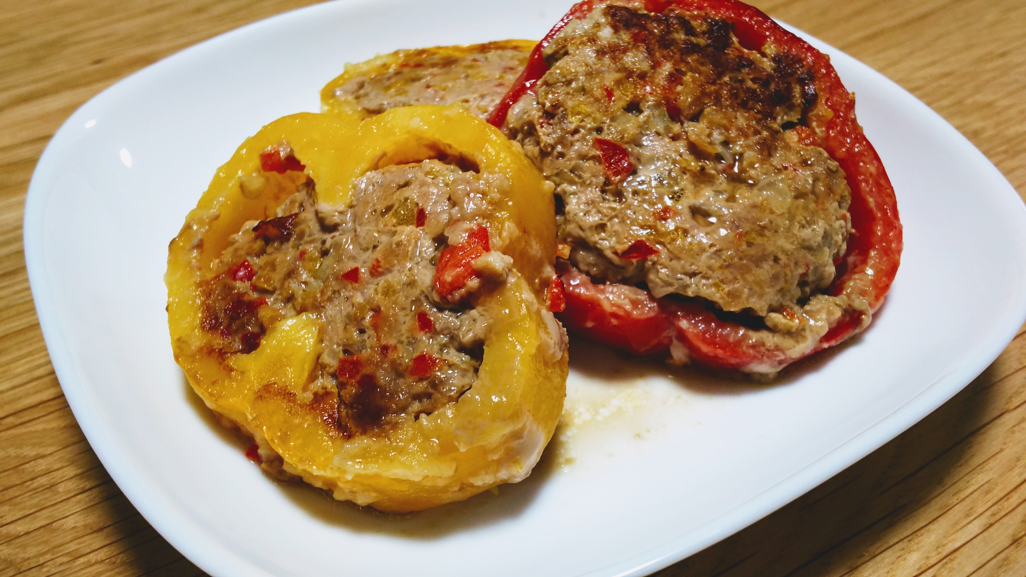 大ボリューム パプリカの肉詰め