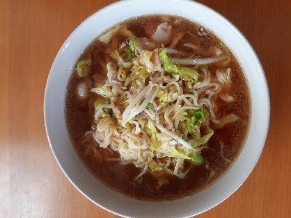 蒸し豚肉と白菜ともやしの味噌ラーメン