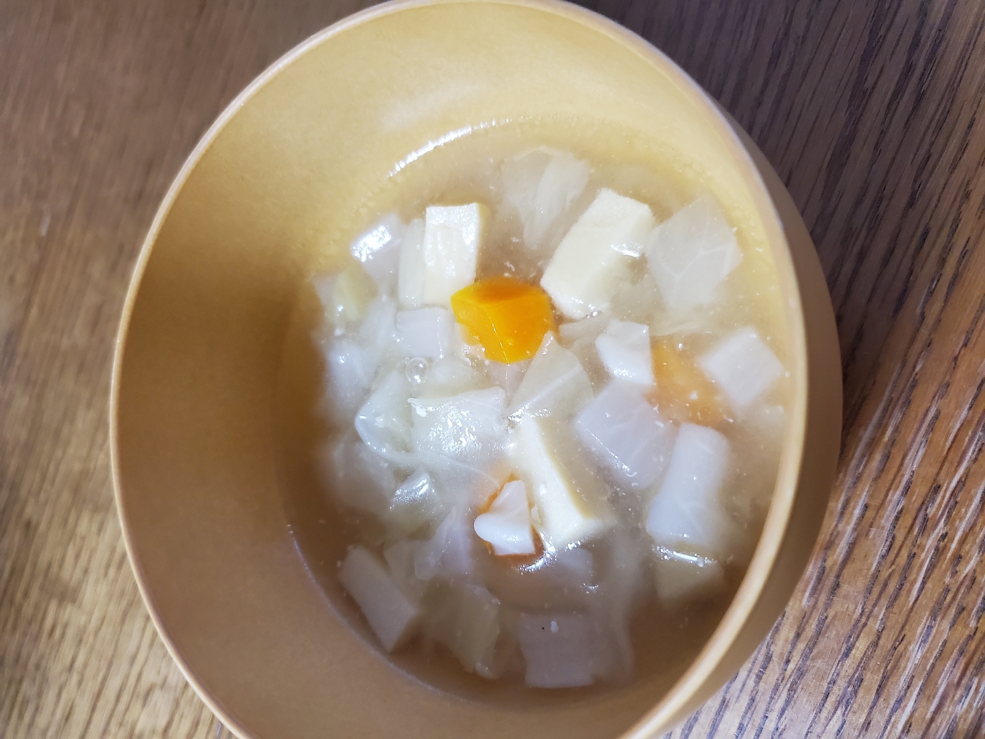 大根人参キャベツ高野豆腐のお味噌汁