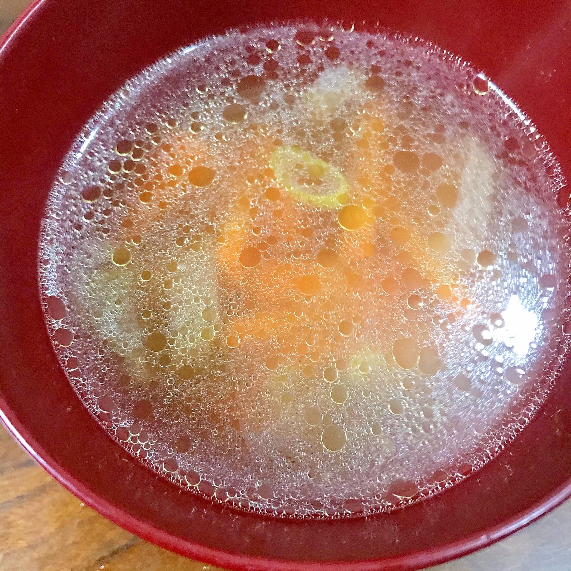 人参、長ネギ、コーンの中華スープ