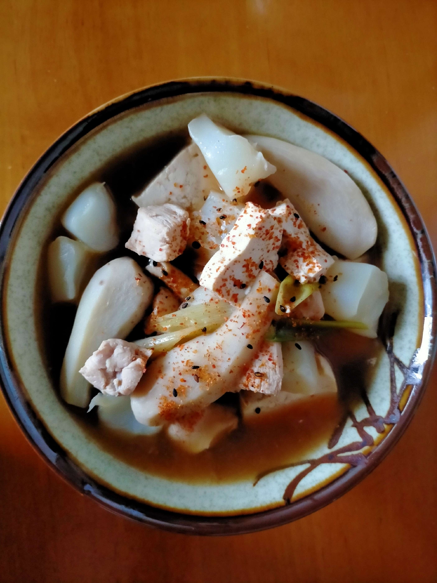里芋と豆腐とこんにゃくと鶏肉の芋の子汁
