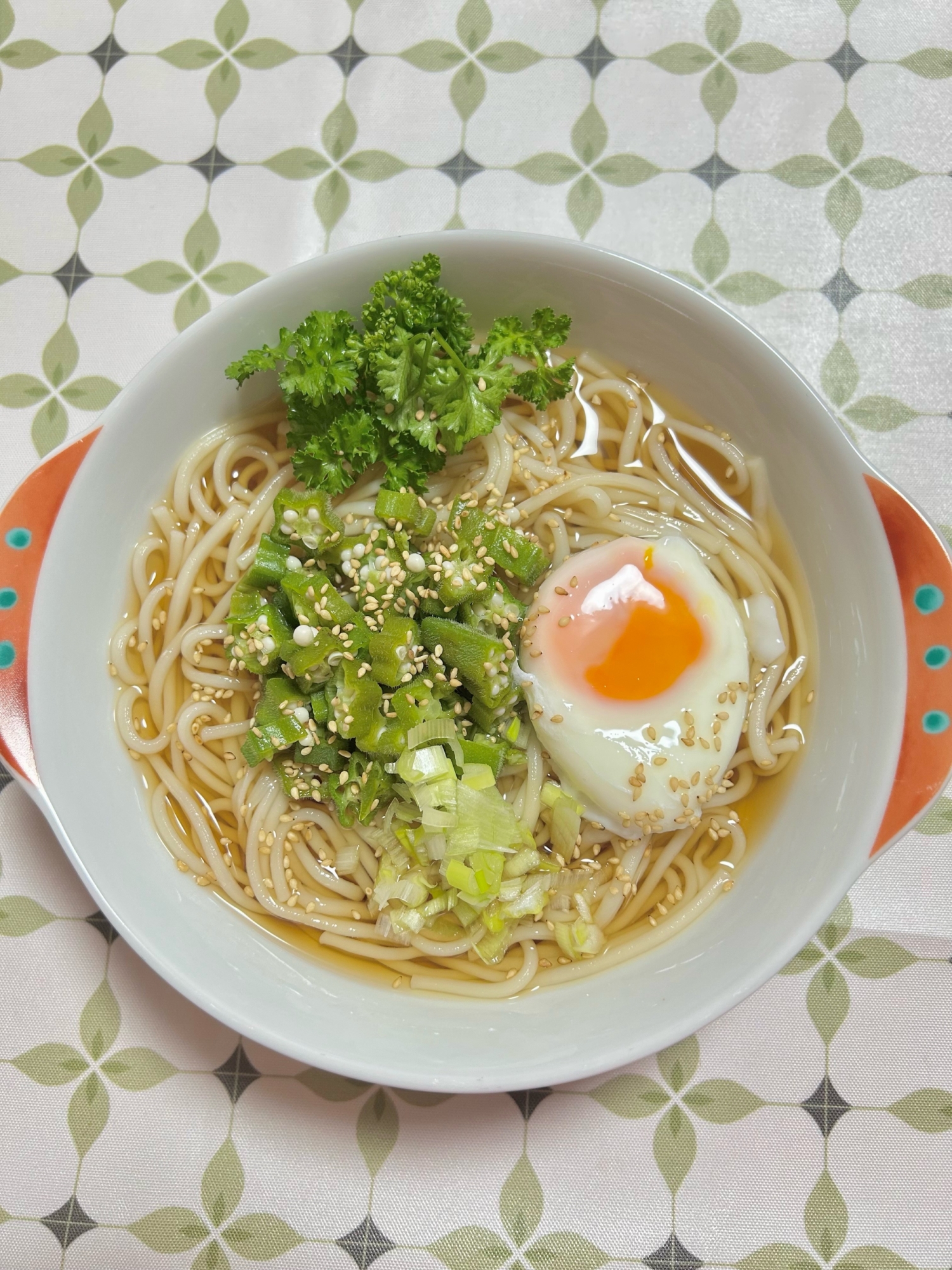 オクラと温玉の冷やしうどん