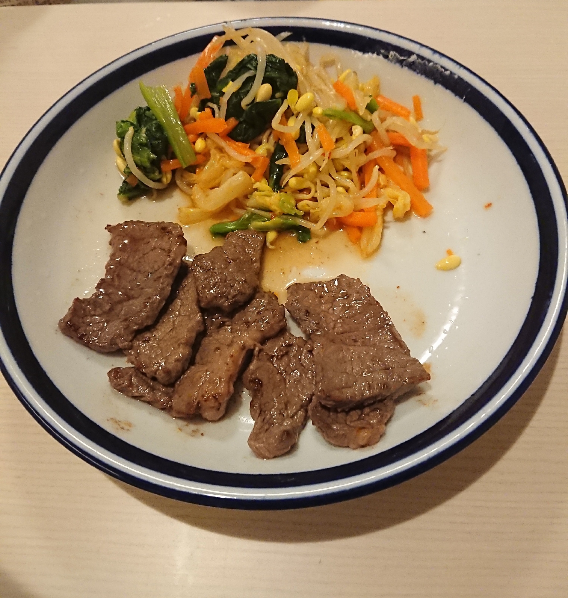 焼き肉定食のメイン