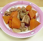 鶏モモ肉とにんじんの相性がとっても良いですね♪　少ない材料で美味しい主菜を作ることができて良かったです。
（-＾〇＾-）