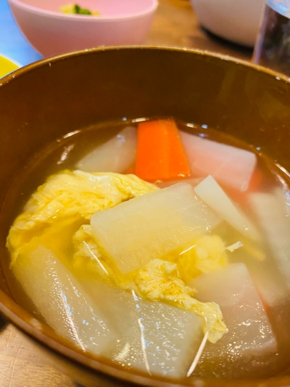 玉子を入れて少しアレンジしてみました。
冬場に食べる大根のスープは格別温まりますね。ごちそうさまでした。