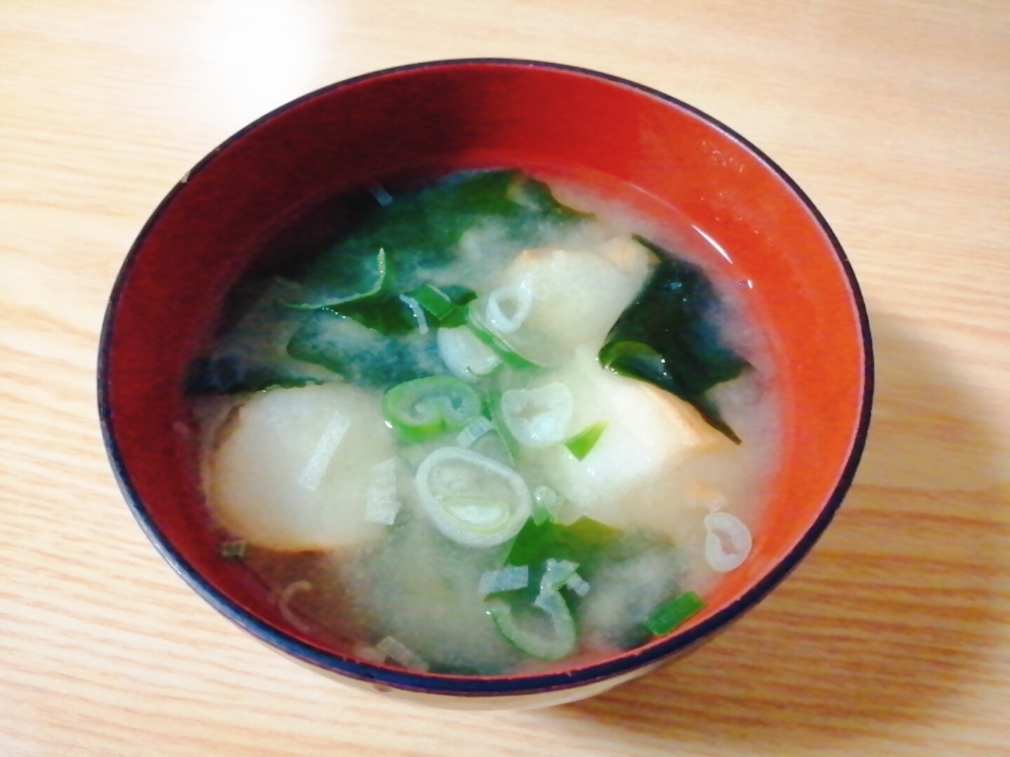 麩とわかめとねぎの味噌汁