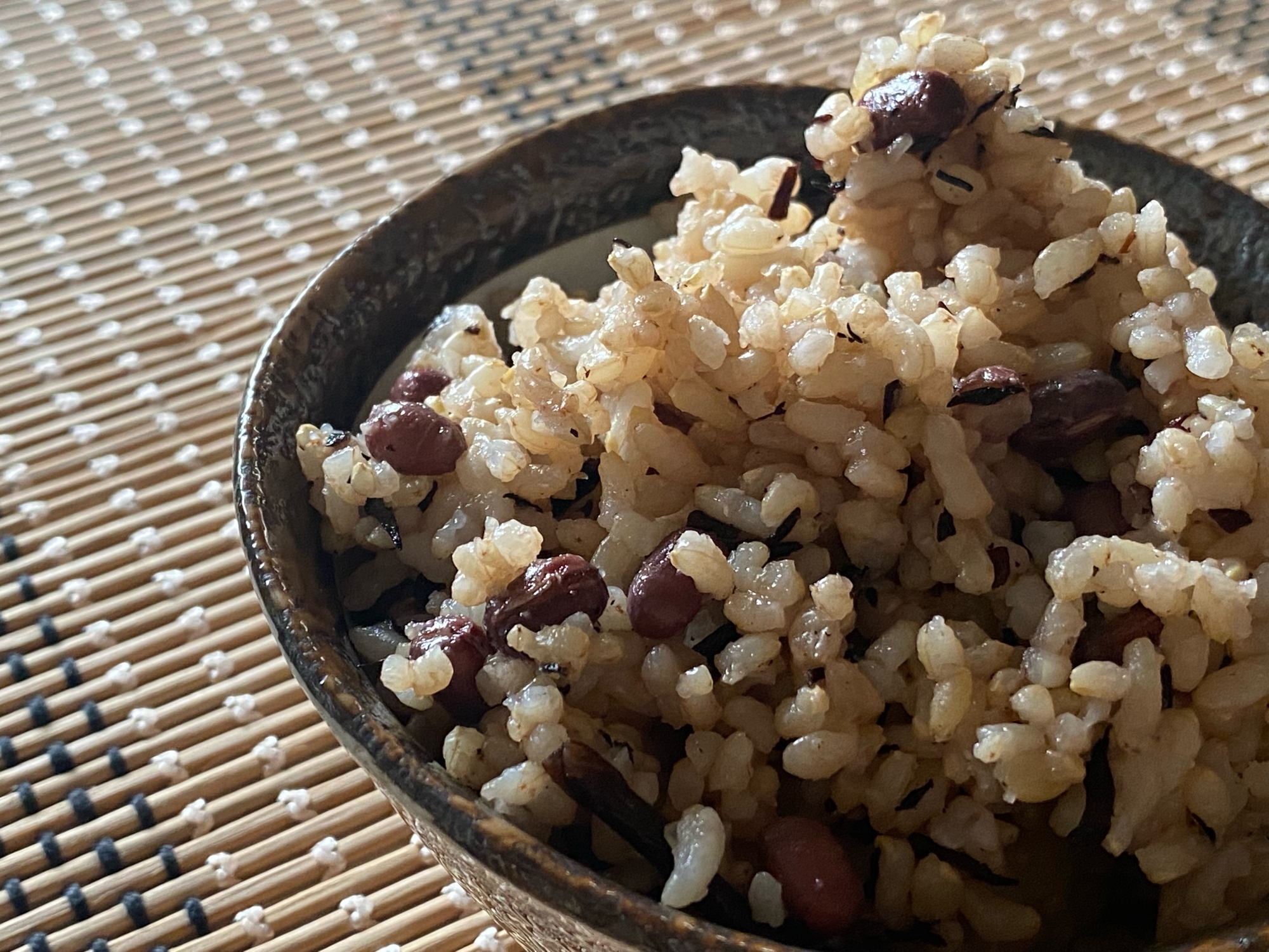 玄米と小豆とひじきご飯