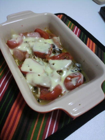ベーコンの代わりにウインナーで作りました。トマトの酸味が絶妙！
簡単だし美味しかったのでまた作りたいです☆