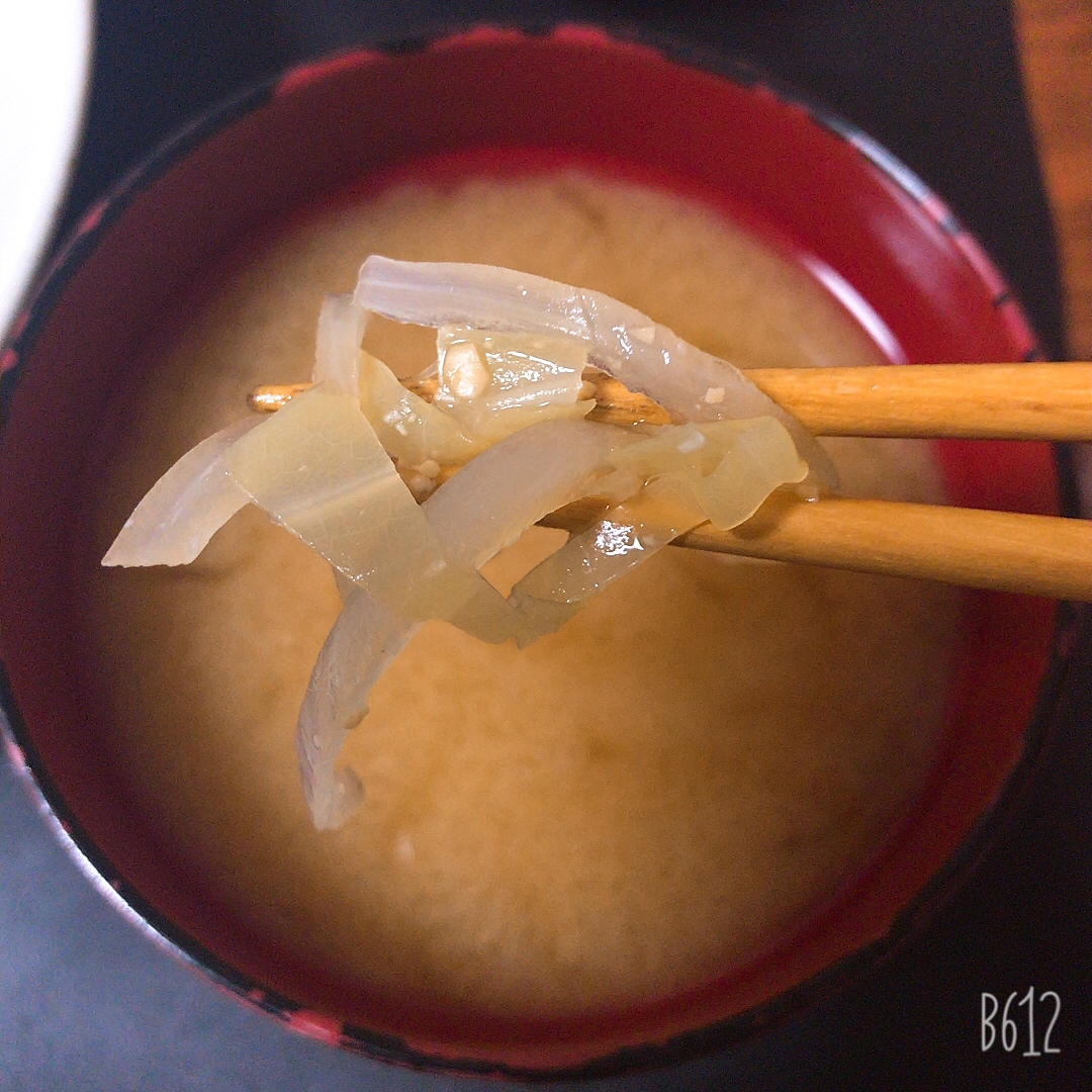 玉ねぎとキャベツの味噌汁