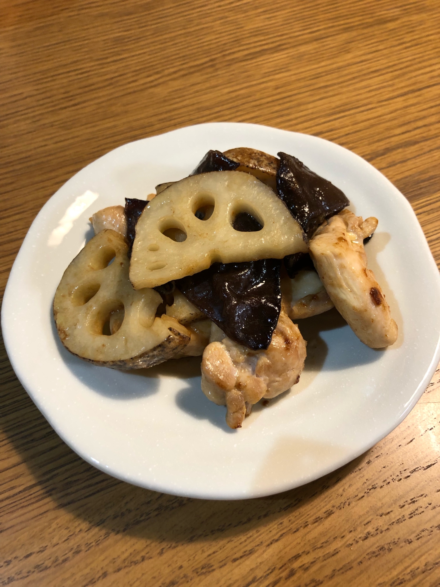 鶏肉とれんこんときくらげのオイマヨ炒め♫