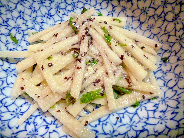 簡単！おつまみ！長芋の大葉とゆかりの和え物